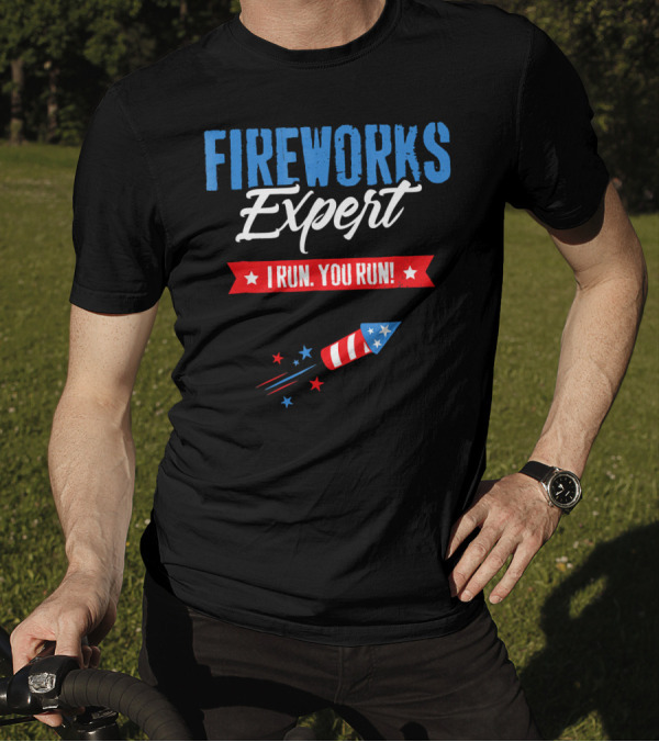FIREWORKS EXPERT I RUN YOU RUN Rocket Stars Stripes Patriotic Humor T-Shirt