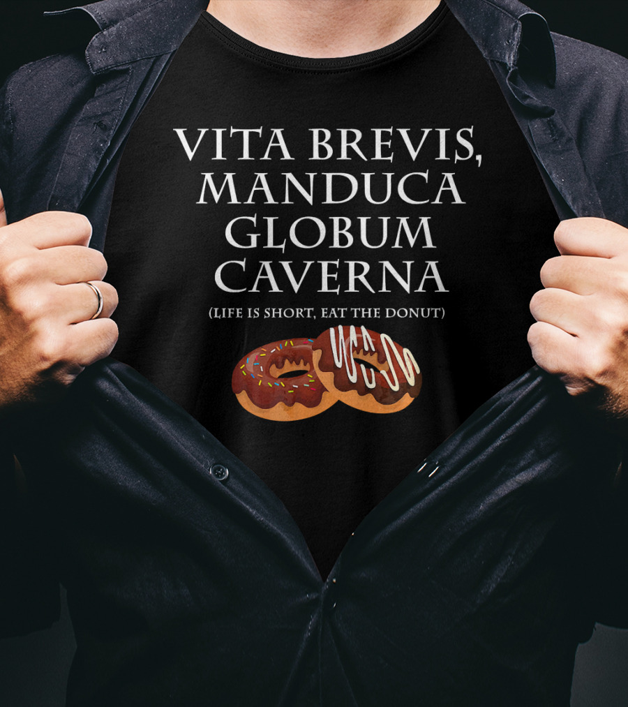 Vita Brevis Manduca Globum Caverna Life Is Short Eat The Donut T-Shirt