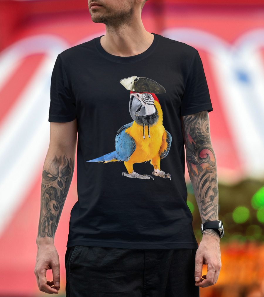 Parrot Of The Caribbean Bird Pirate Hall Macaw with Tricorn Hat T-Shirt