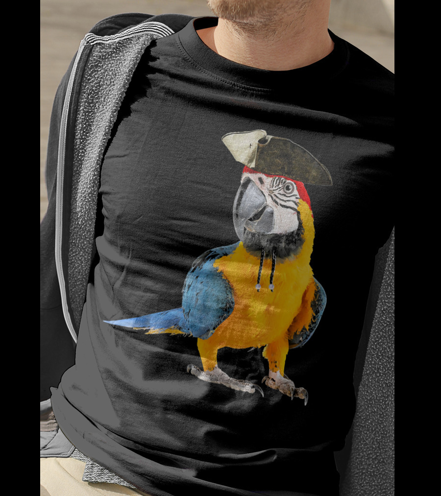 Parrot Of The Caribbean Bird Pirate Hall Macaw With Tricorn Hat T-Shirt