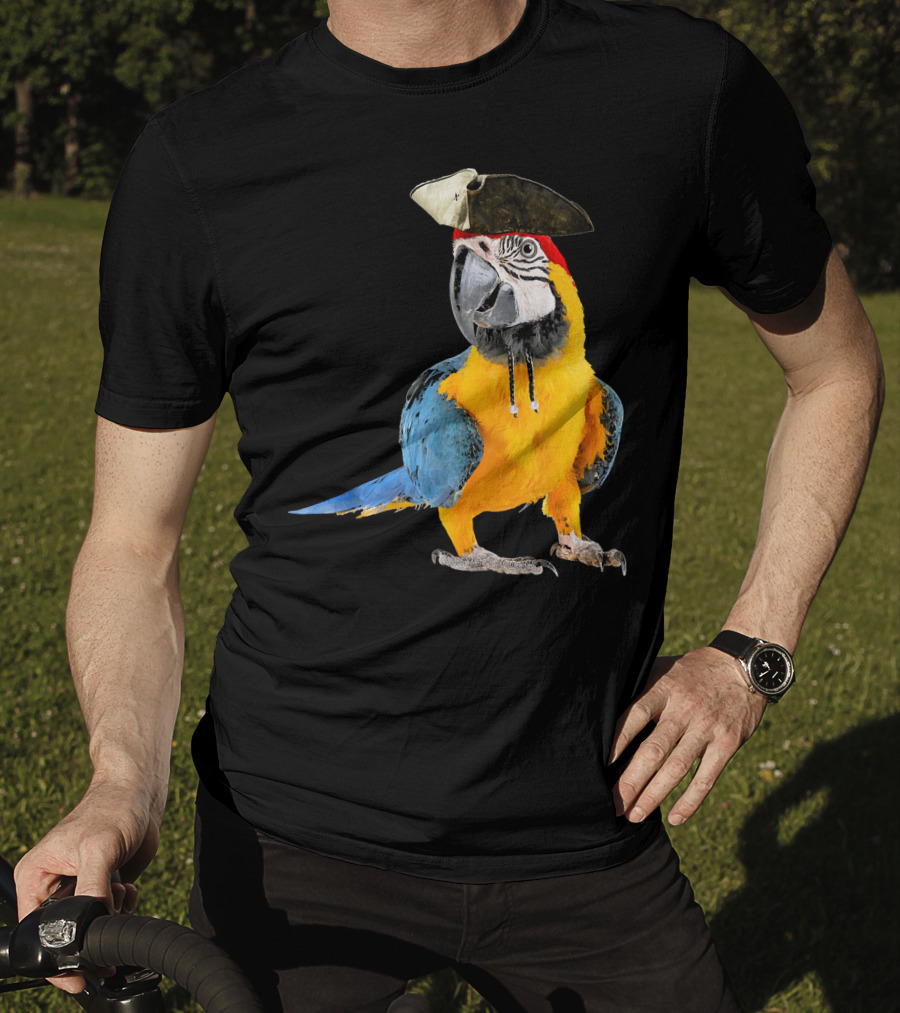 Parrot Of The Caribbean Bird Pirate Hall Macaw With Tricorn Hat T-Shirt