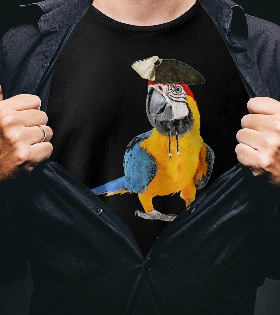 Parrot Of The Caribbean Bird Pirate Hall Macaw With Tricorn Hat T-Shirt