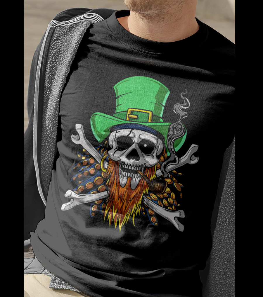 Leprechaun Pirate Skull St Patricks Crossbones Hat Pipe Beads T-Shirt