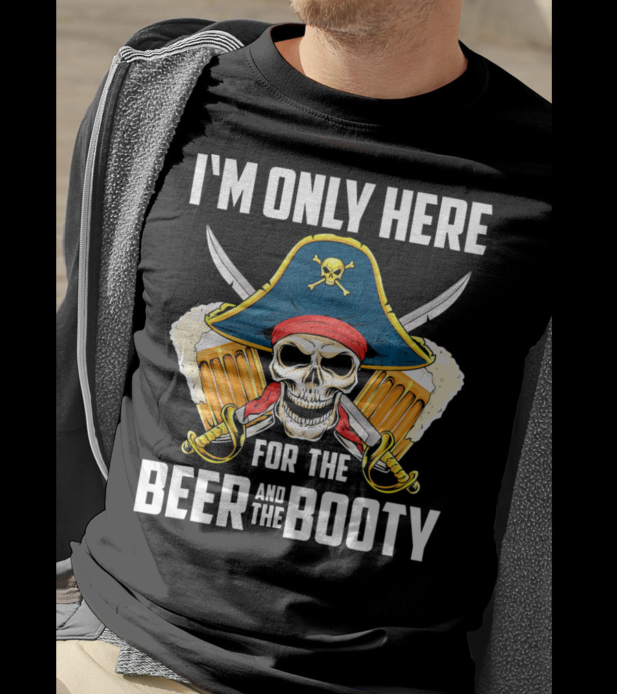 I'm Only Here For The Beer And The Booty Pirate Skull With Swords And Mug T-Shirt