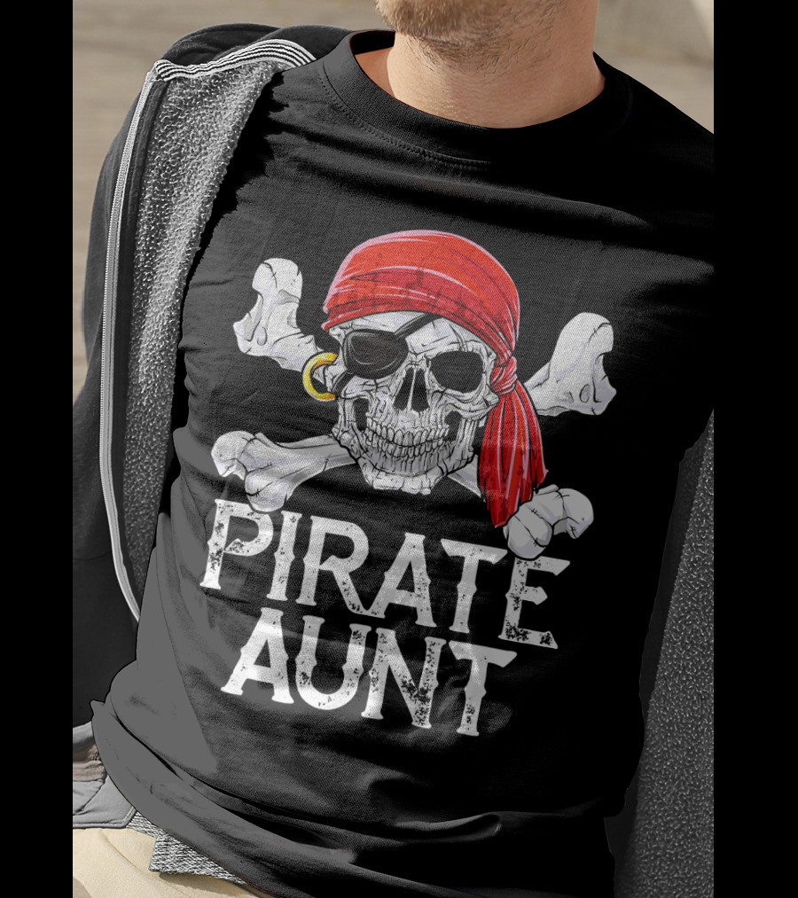 Pirate Aunt Skull Crossbones Red Bandana Eyepatch Jolly Roger Flag T-Shirt
