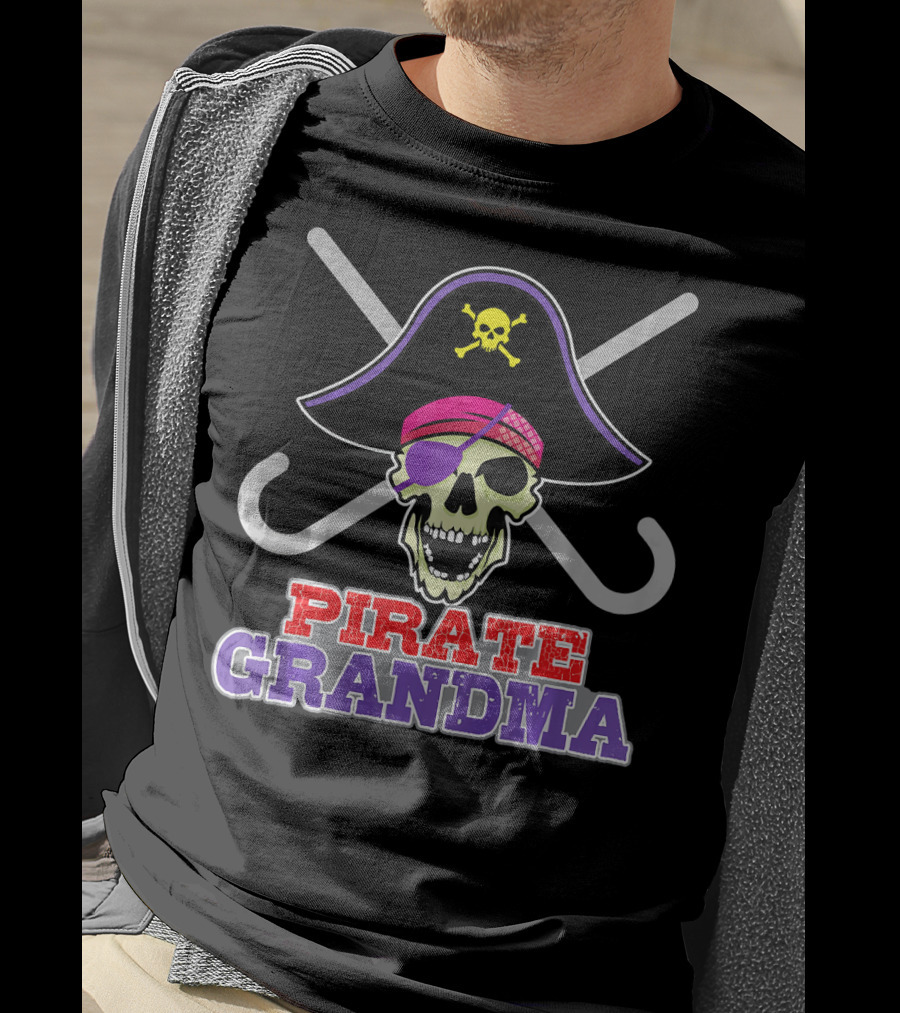 Pirate Grandma Skull With Crossbones And Pirate Hat T-Shirt