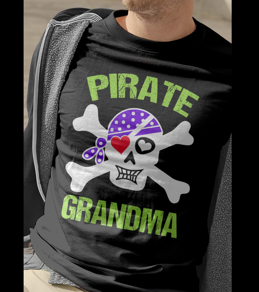 Pirate Grandma Skull With Bandana And Heart Eye T-Shirt