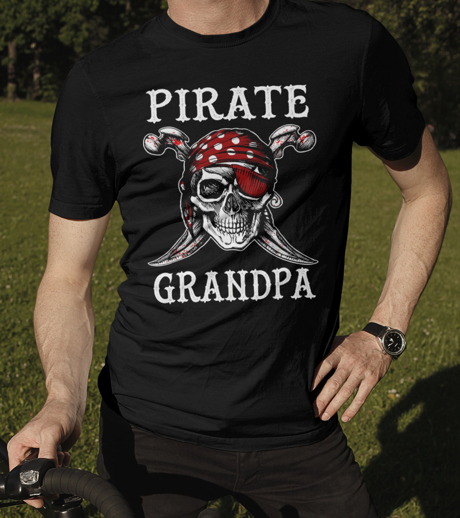 Pirate Grandpa Skull Halloween Eyepatch Bandana Crossed Sabers T-Shirt