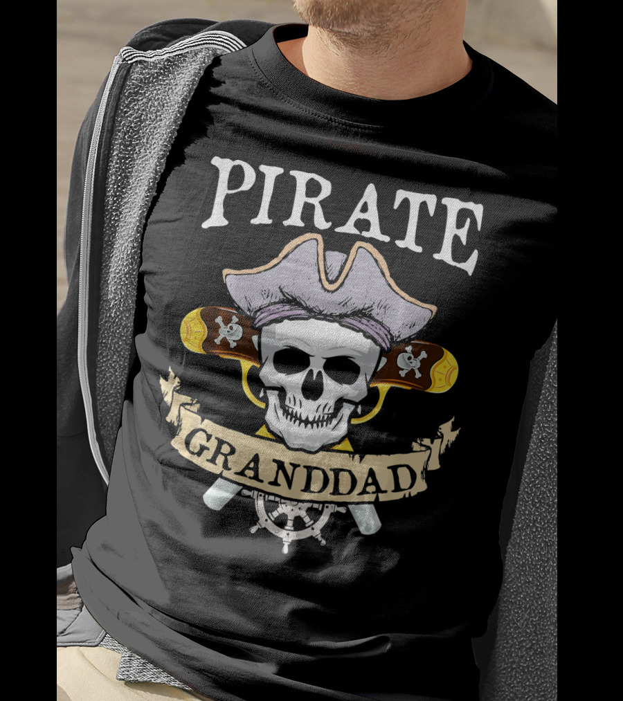 Pirate Granddad Skull With Hat And Crossed Swords Halloween Family Matching T-Shirt