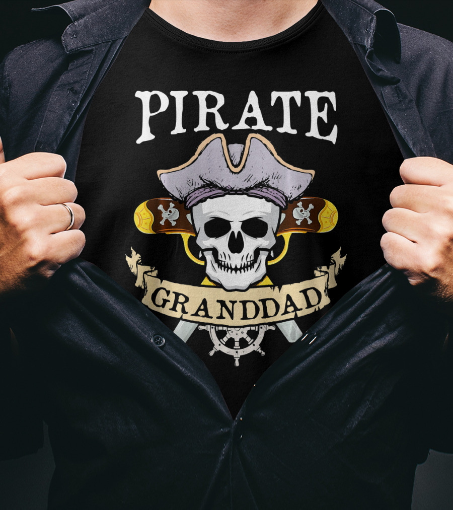 Pirate Granddad Skull With Hat And Crossed Swords Halloween Family Matching T-Shirt