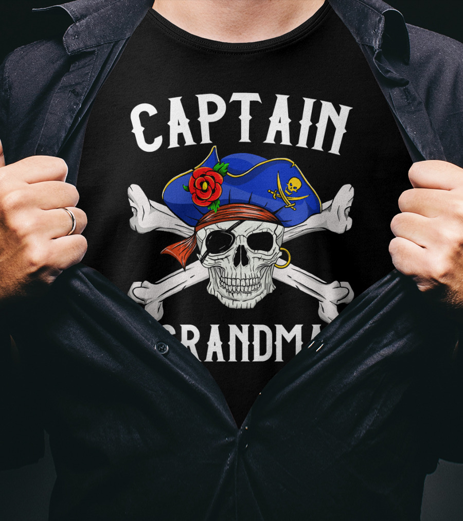 Captain Grandma Funny Pirate Skull Crossbones T-Shirt