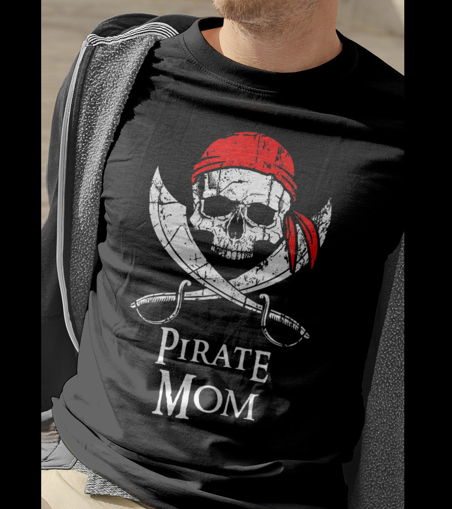 Pirate Mom Skull Crossbones Bandana Swords Flag T-Shirt