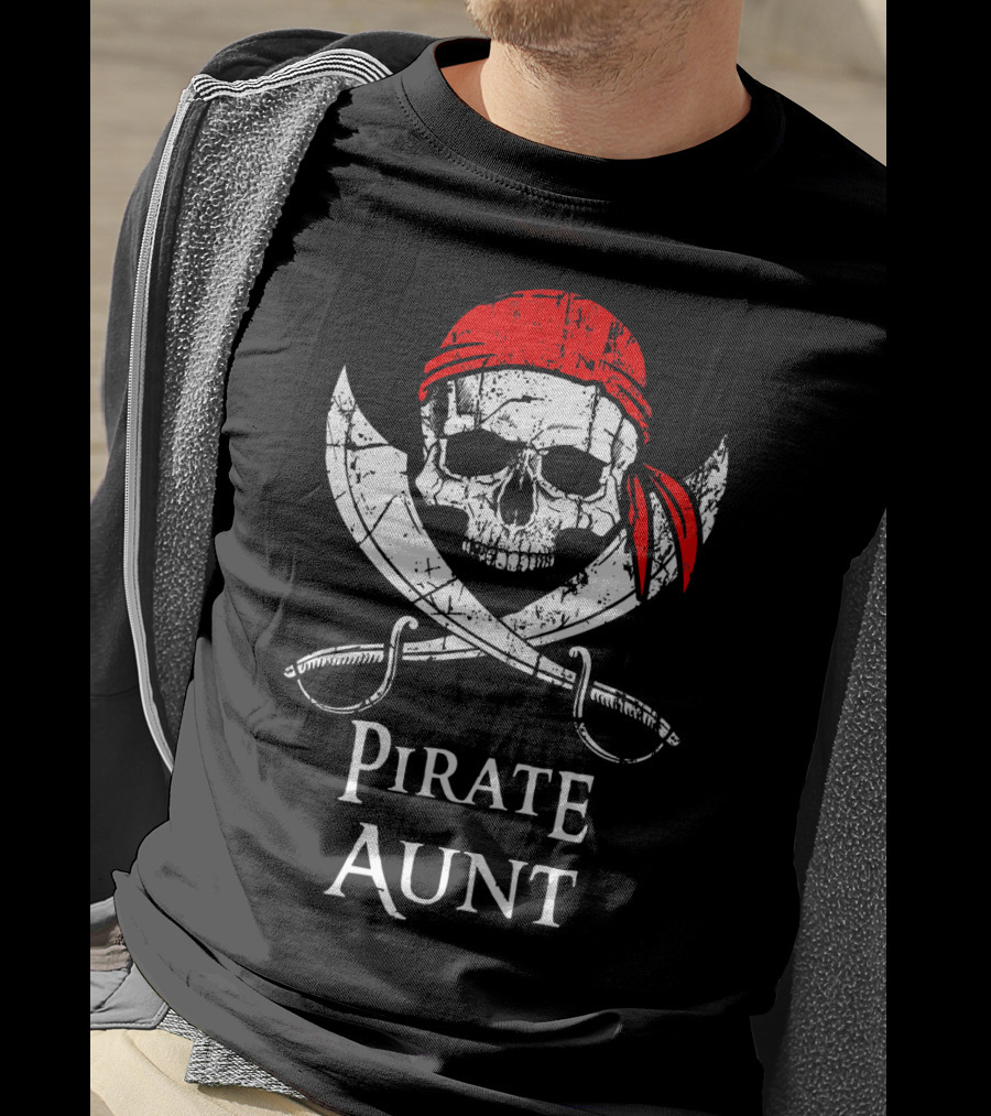 Pirate Aunt Skull With Red Bandana And Crossed Swords T-Shirt