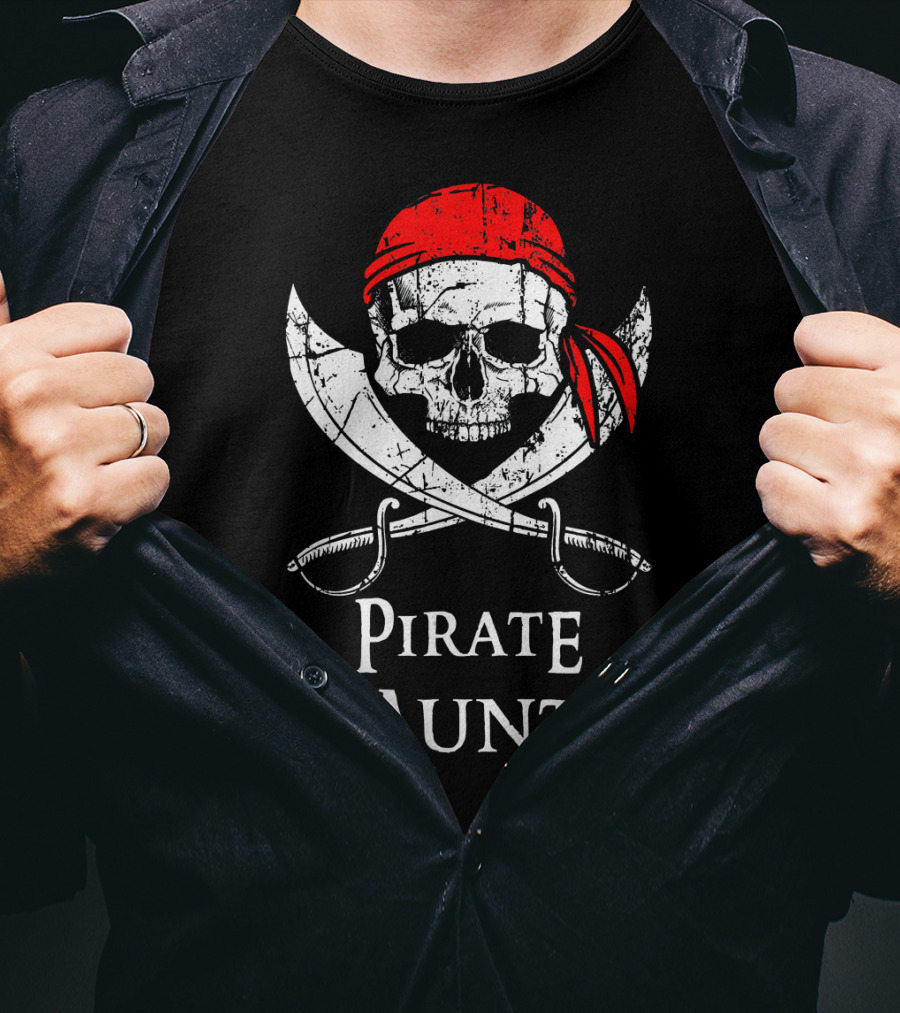 Pirate Aunt Skull With Red Bandana And Crossed Swords T-Shirt