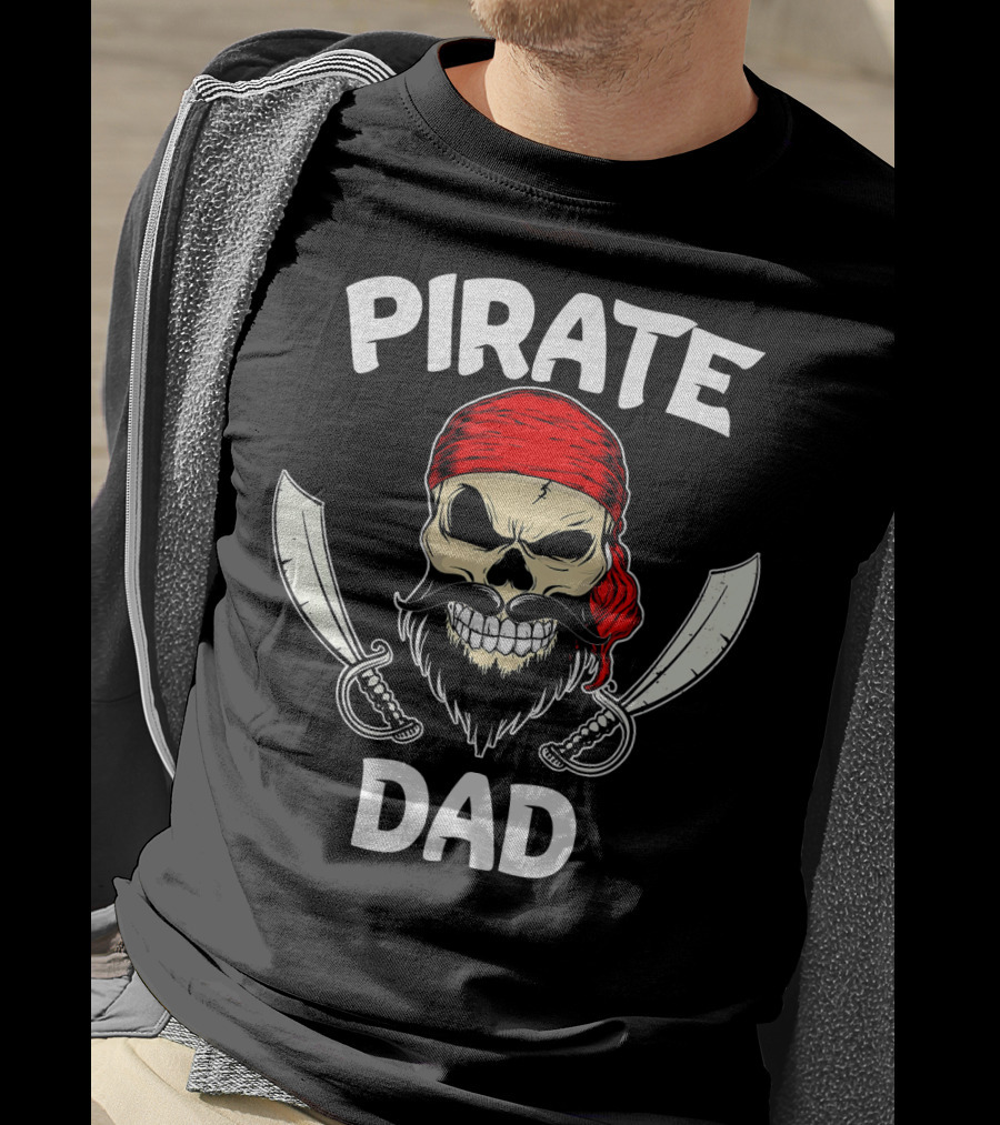 Pirate Dad Skull With Beard And Crossed Swords Halloween T-Shirt