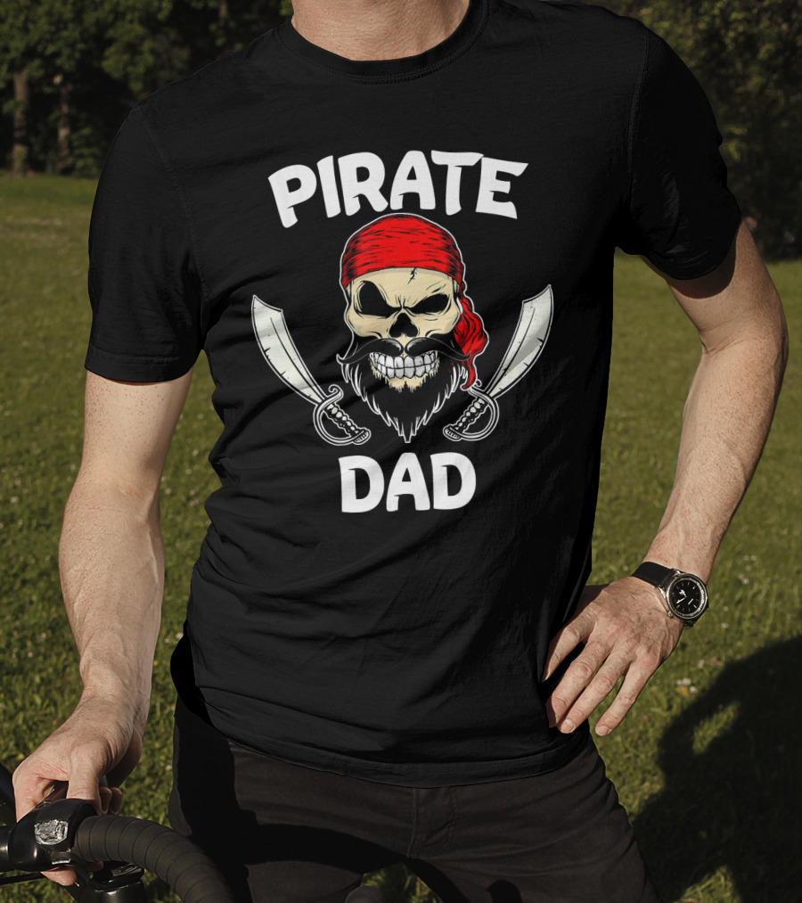 Pirate Dad Skull With Beard And Crossed Swords Halloween T-Shirt