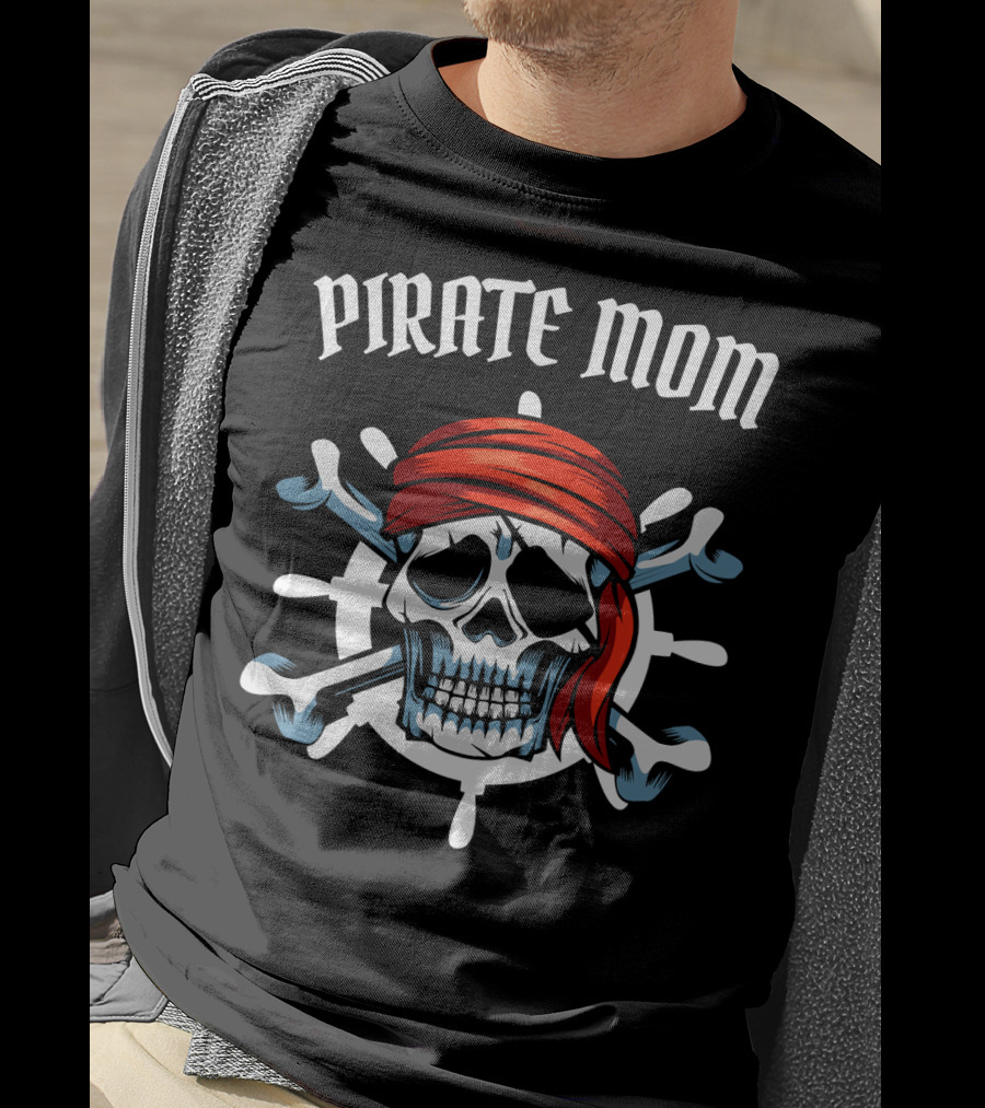 PIRATE MOM Skull Head Crossbones Red Bandana T-Shirt