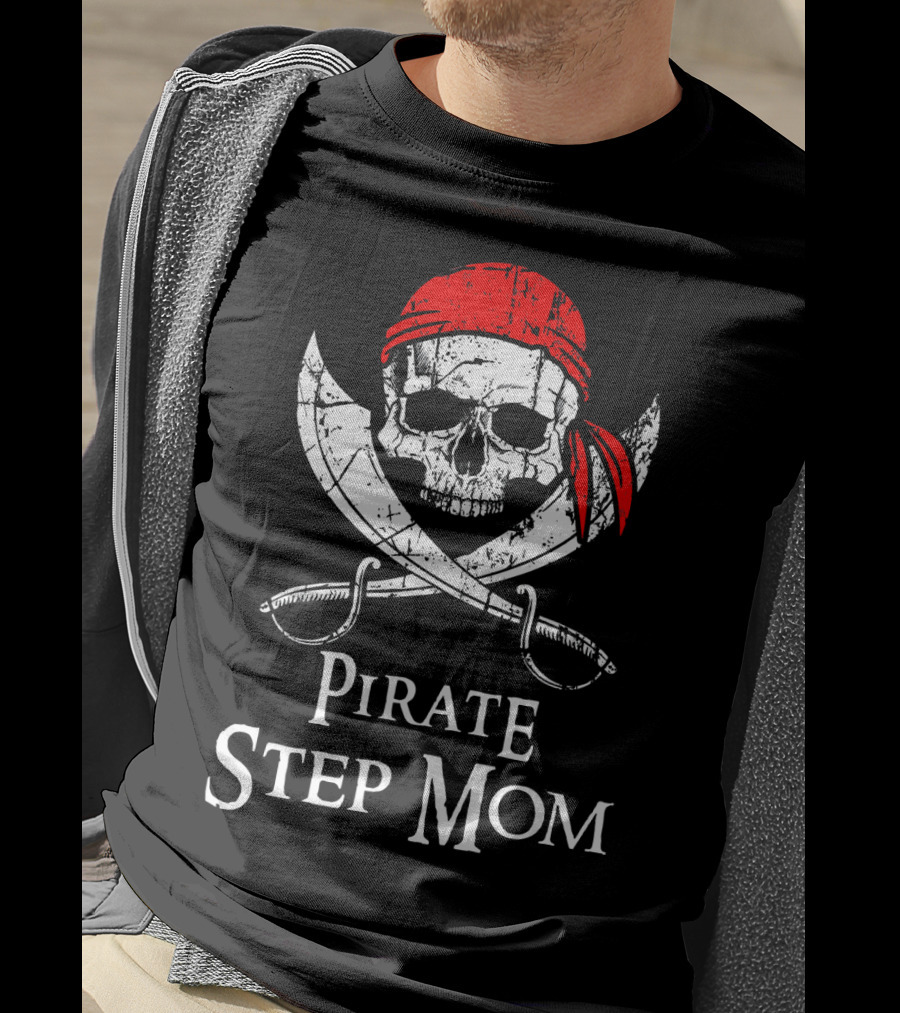 Pirate Step Mom Skull And Crossbones With Red Bandana T-Shirt