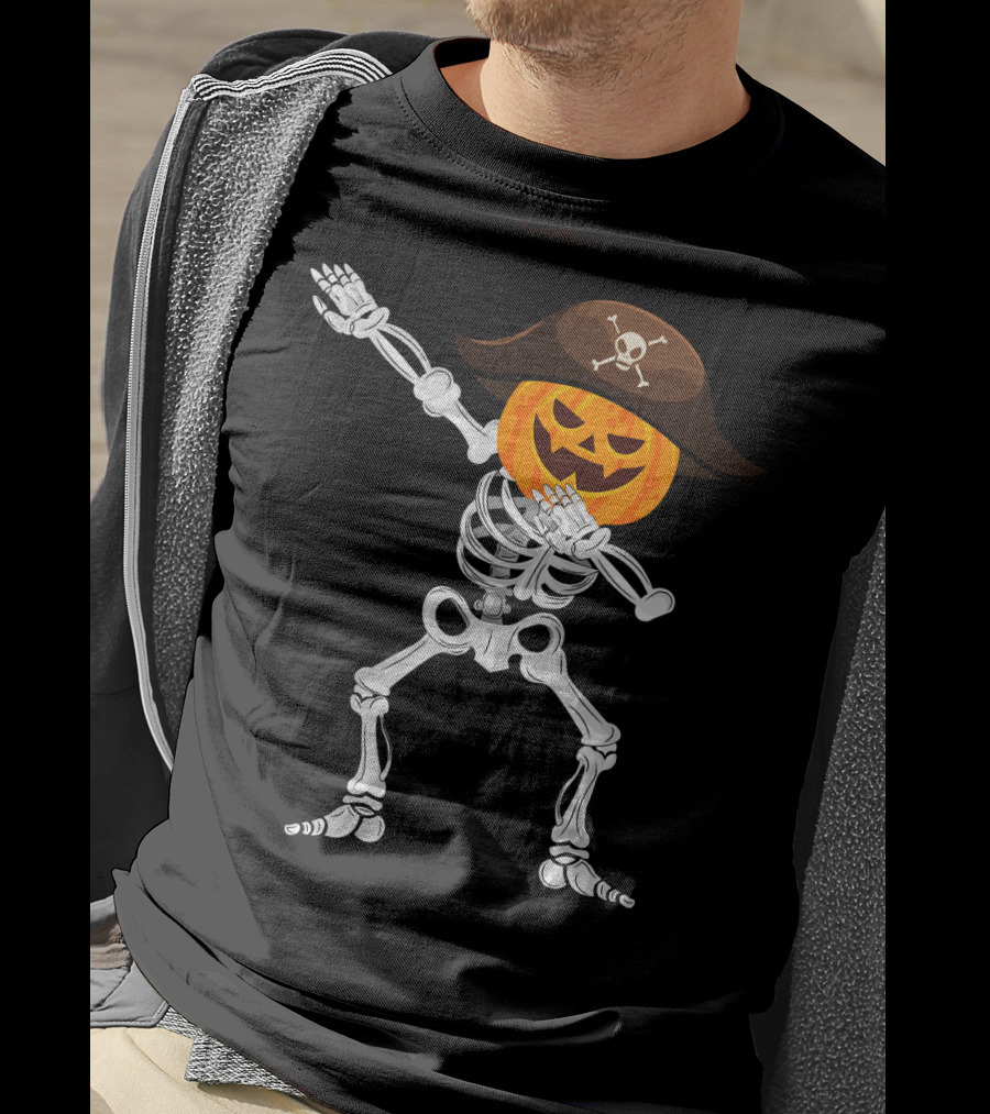 Skeleton Dabbing Pirate Pumpkin Halloween T-Shirt