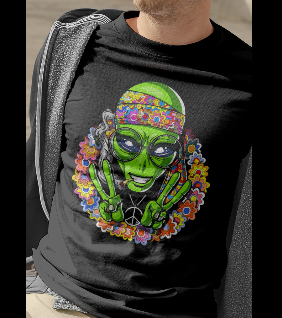 Hippie Alien Peace Sign Psychedelic Flowers Smoking Groovy T-Shirt