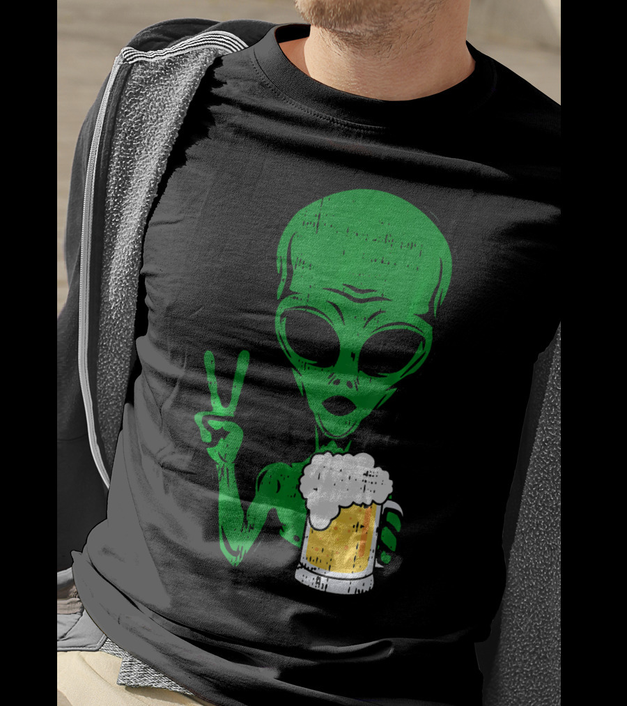 Area 51 Alien Peace Sign Drinking Beer T-Shirt