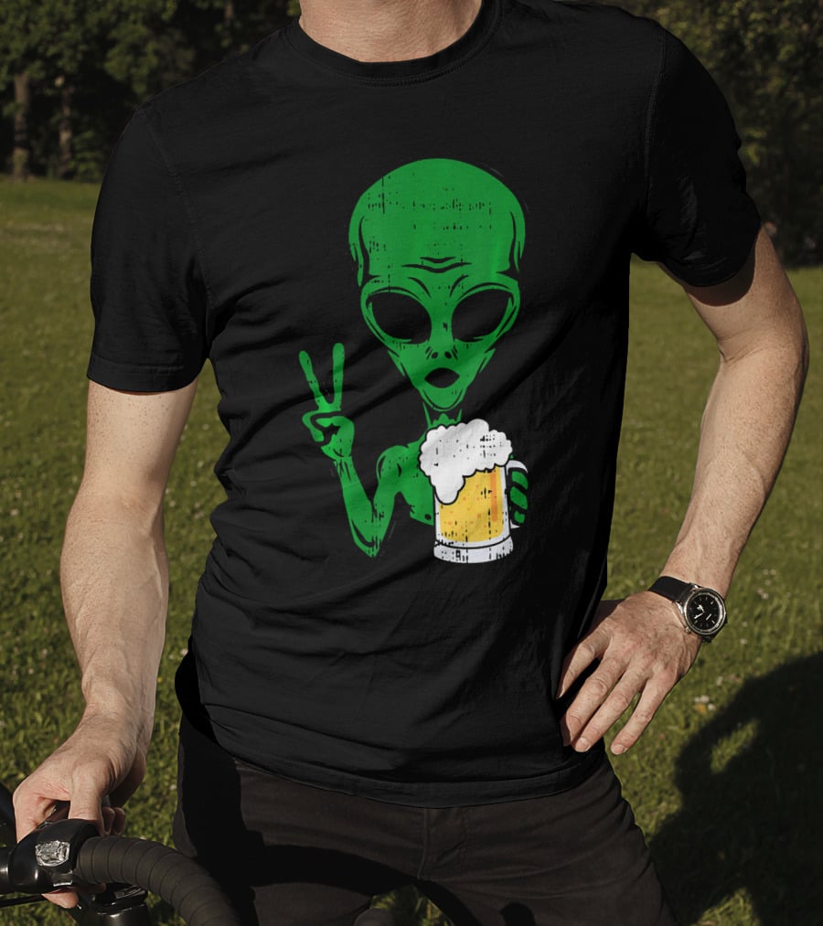 Area 51 Alien Peace Sign Drinking Beer T-Shirt