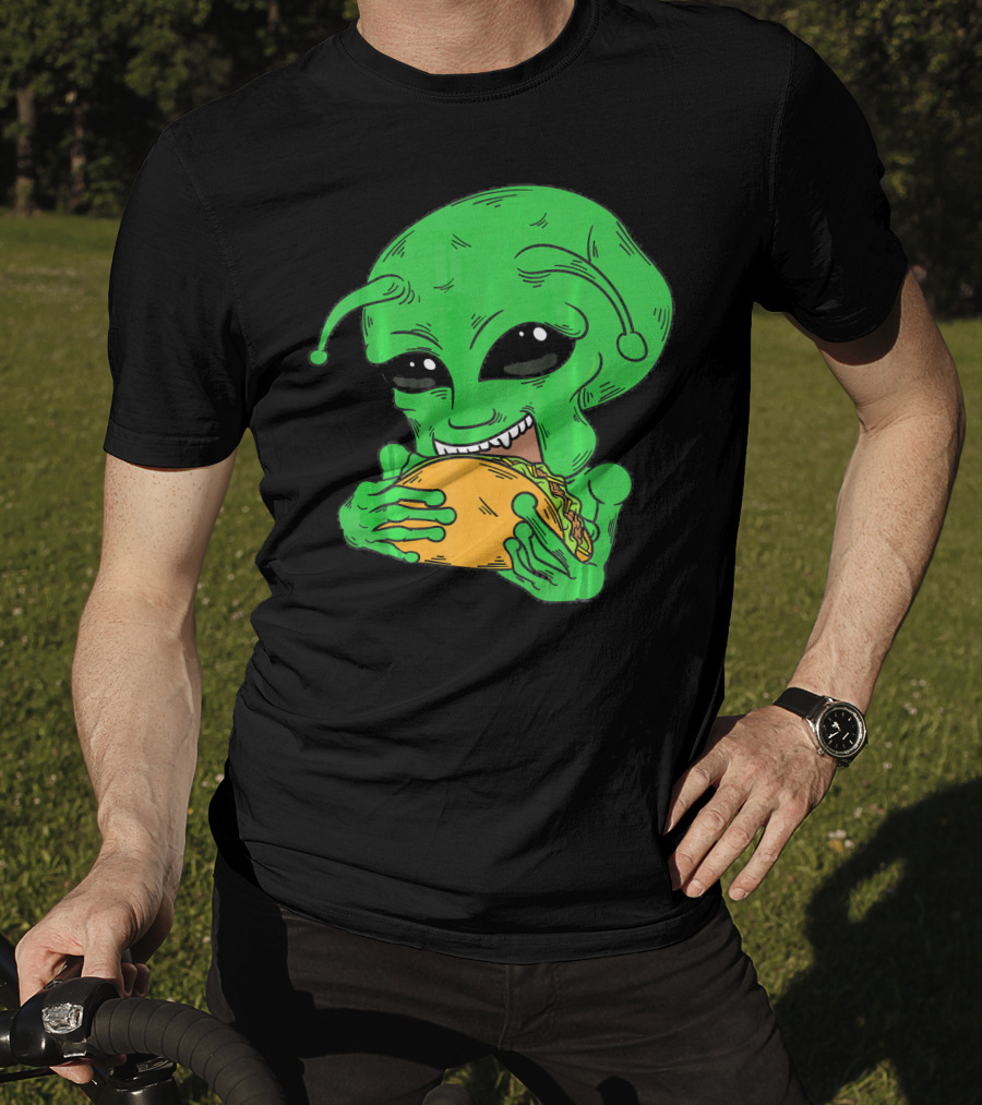 Alien Eating Taco Cool Outer Space UFO T-Shirt