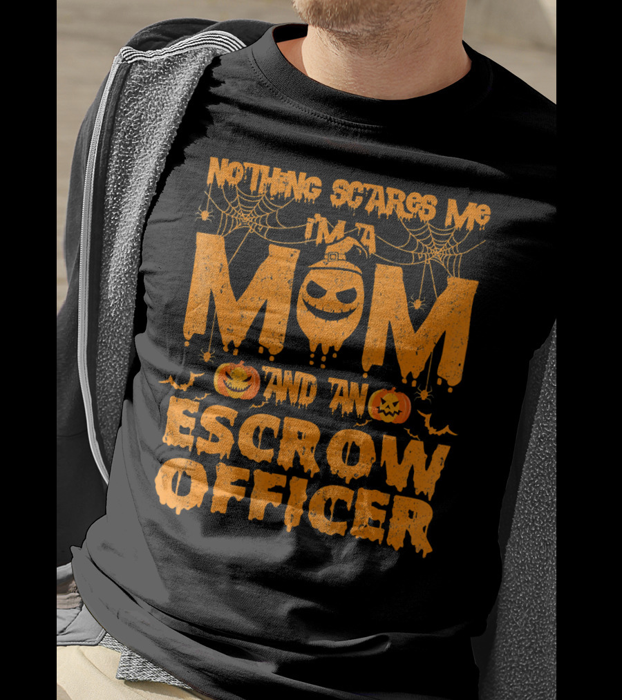 Nothing Scares Me I'm A Mom And An Escrow Officer Pumpkin T-Shirt