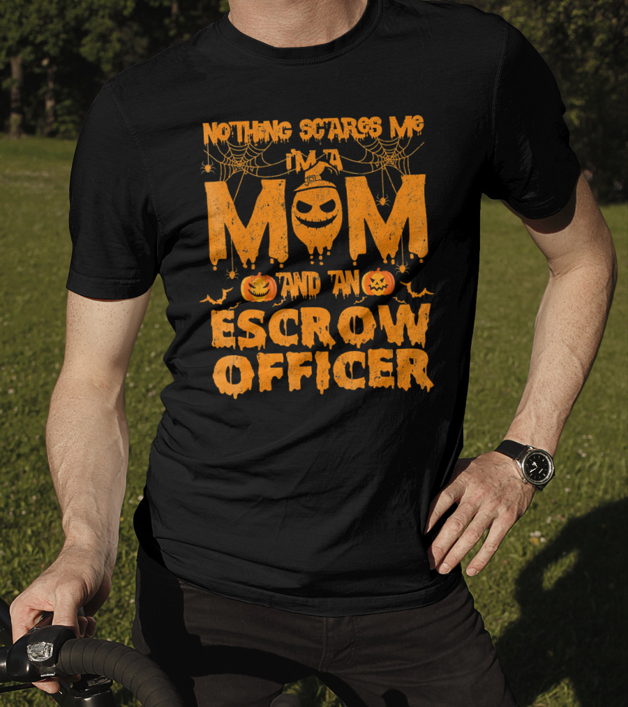 Nothing Scares Me I'm A Mom And An Escrow Officer Pumpkin T-Shirt