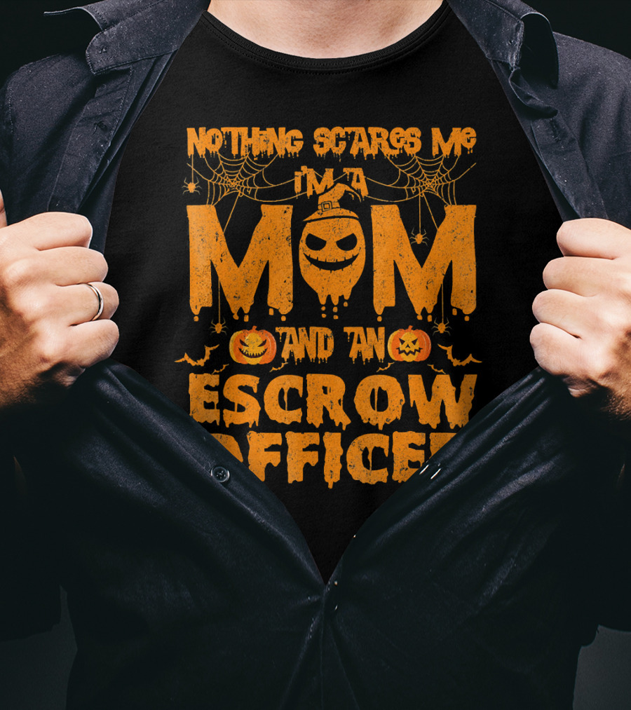 Nothing Scares Me I'm A Mom And An Escrow Officer Pumpkin T-Shirt