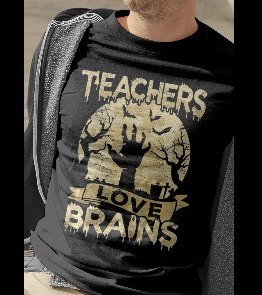 Teachers Love Brains Halloween Zombie Graveyard T-Shirt