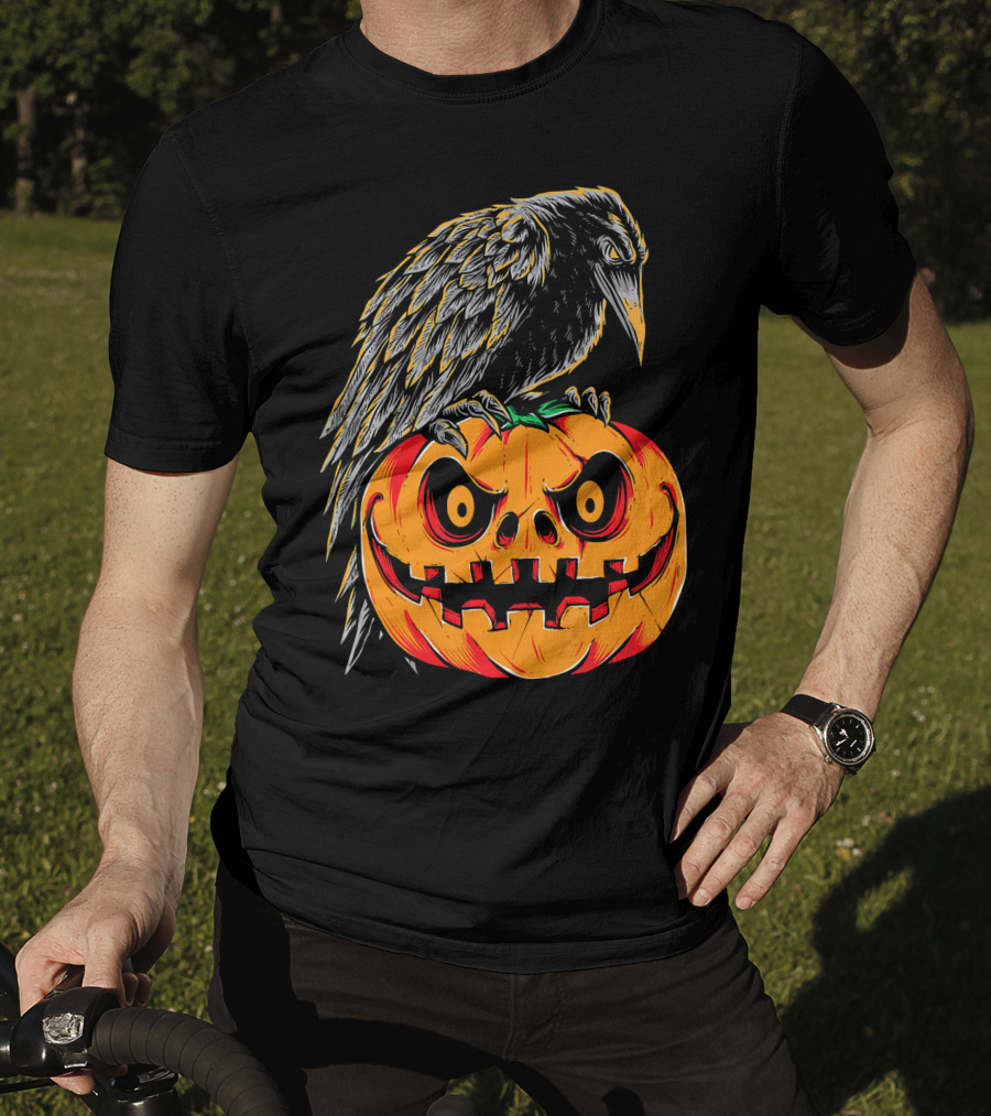 Creepy Black Raven Perched On Retro Vintage Pumpkin Halloween T-Shirt
