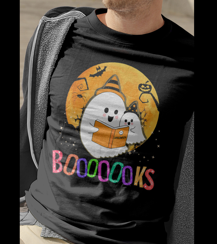 BOOOOOOKS Halloween Ghost Reading Under Full Moon T-Shirt