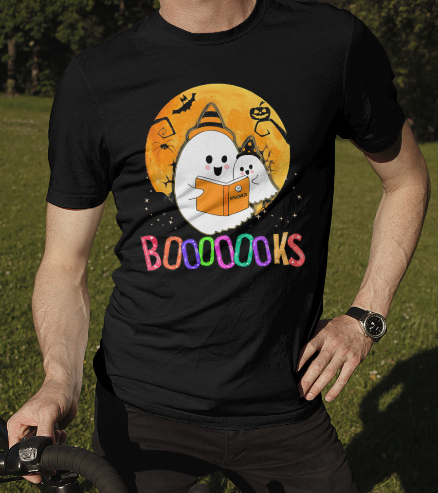 BOOOOOOKS Halloween Ghost Reading Under Full Moon T-Shirt