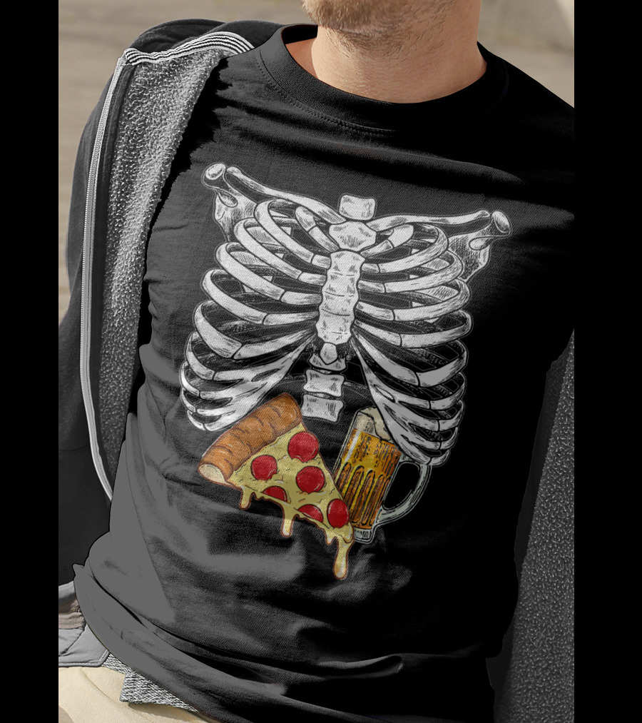 Skeleton Pregnancy Halloween Pizza And Beer Mug T-Shirt