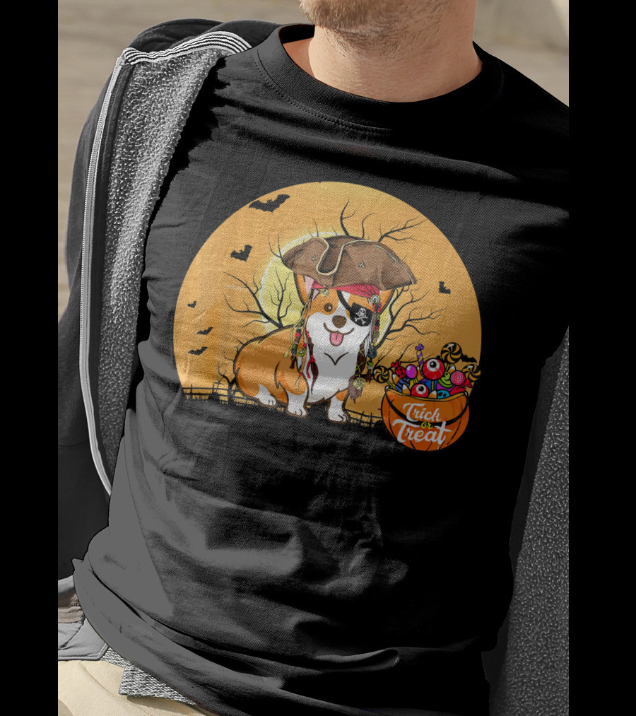 Trick Or Treat Pirate Corgi Halloween Scene With Candy Bowl And Bats T-Shirt