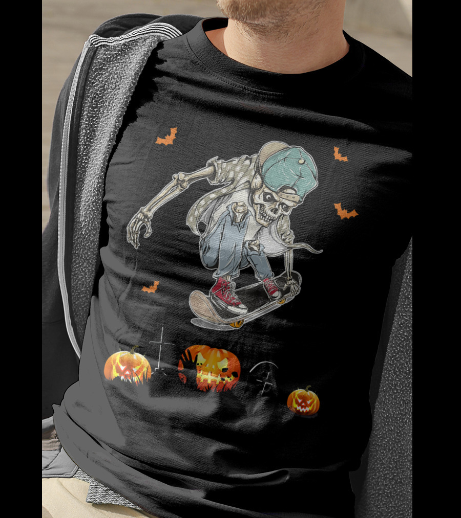 Zombie Skateboarding Teen Halloween Pumpkins And Bats T-Shirt