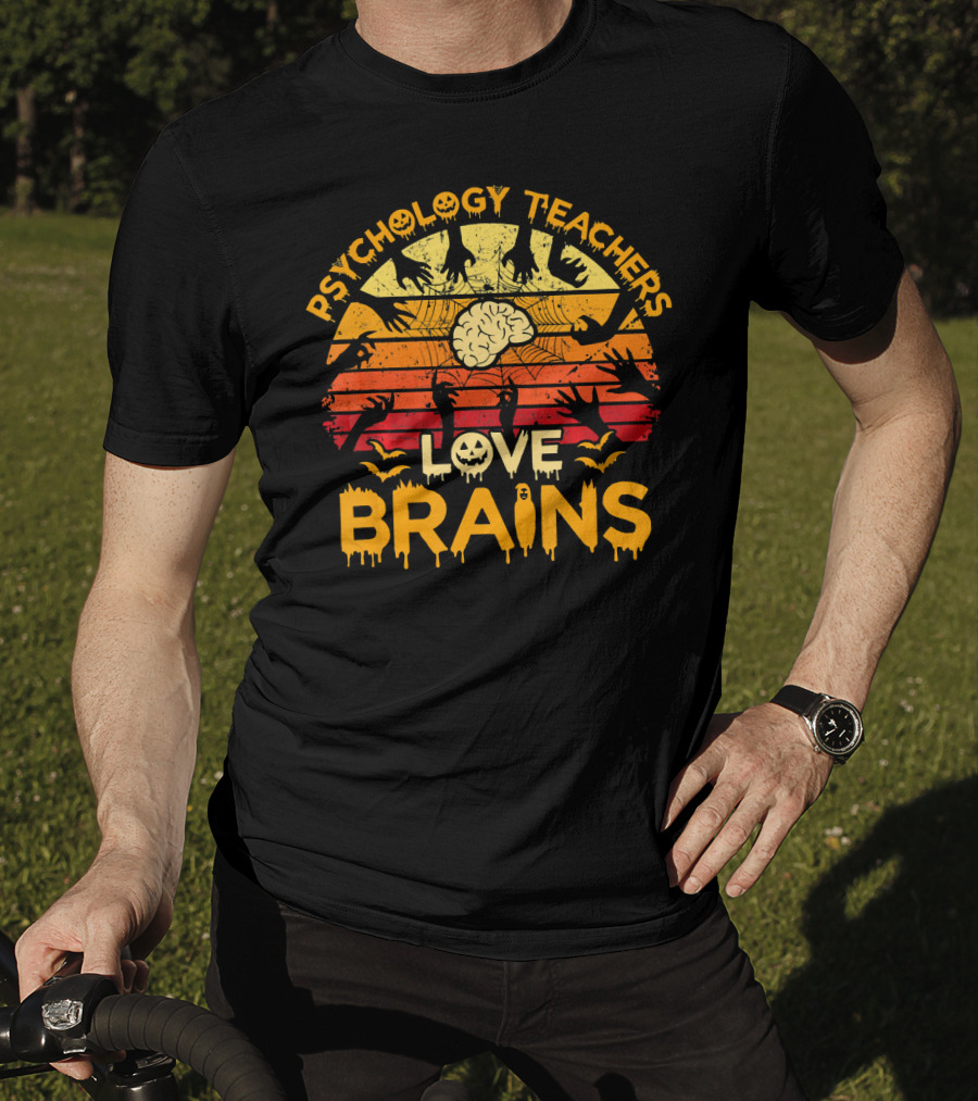 PSYCHOLOGY Teachers Love Brains Halloween Themed Retro T-Shirt