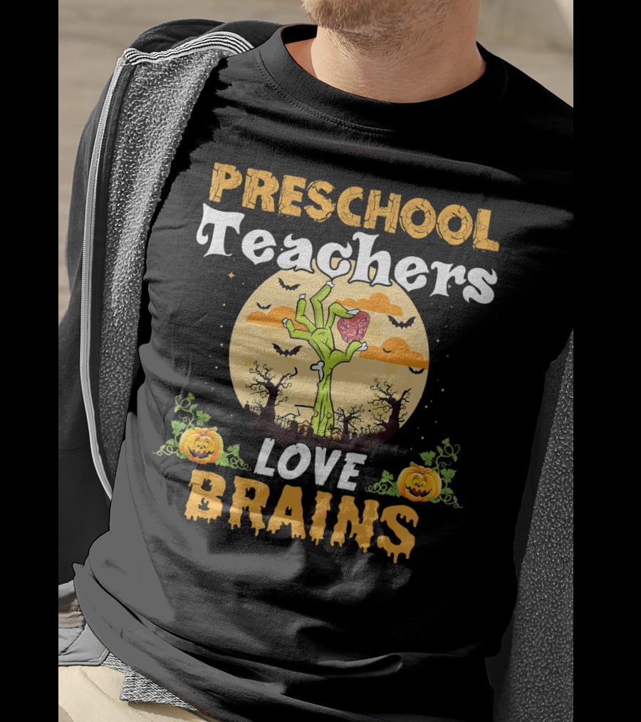 Preschool Teachers Love Brains Zombies Halloween Pumpkin Moon Bats T-Shirt