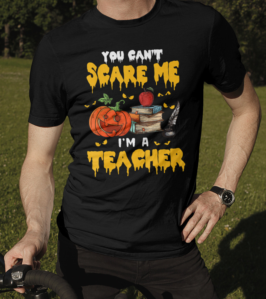 You Can't Scare Me I'm A Teacher Halloween Pumpkin Books Apple Feather T-Shirt