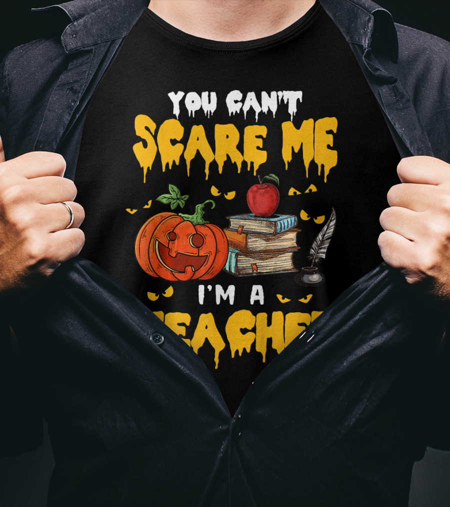 You Can't Scare Me I'm A Teacher Halloween Pumpkin Books Apple Feather T-Shirt