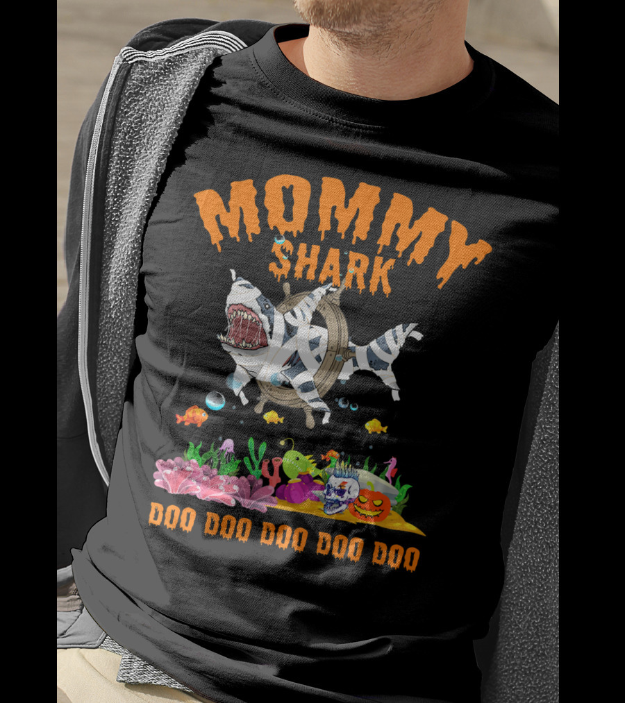 Mommy Shark Halloween Costume Doo Doo Doo Doo Doo T-Shirt