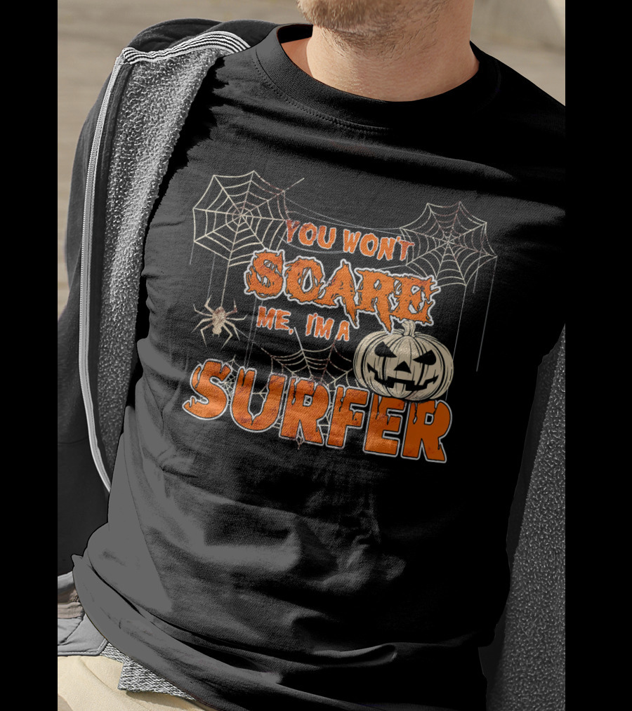 You Wont Scare Me Im A Surfer Halloween Pumpkin Spider Webs T-Shirt