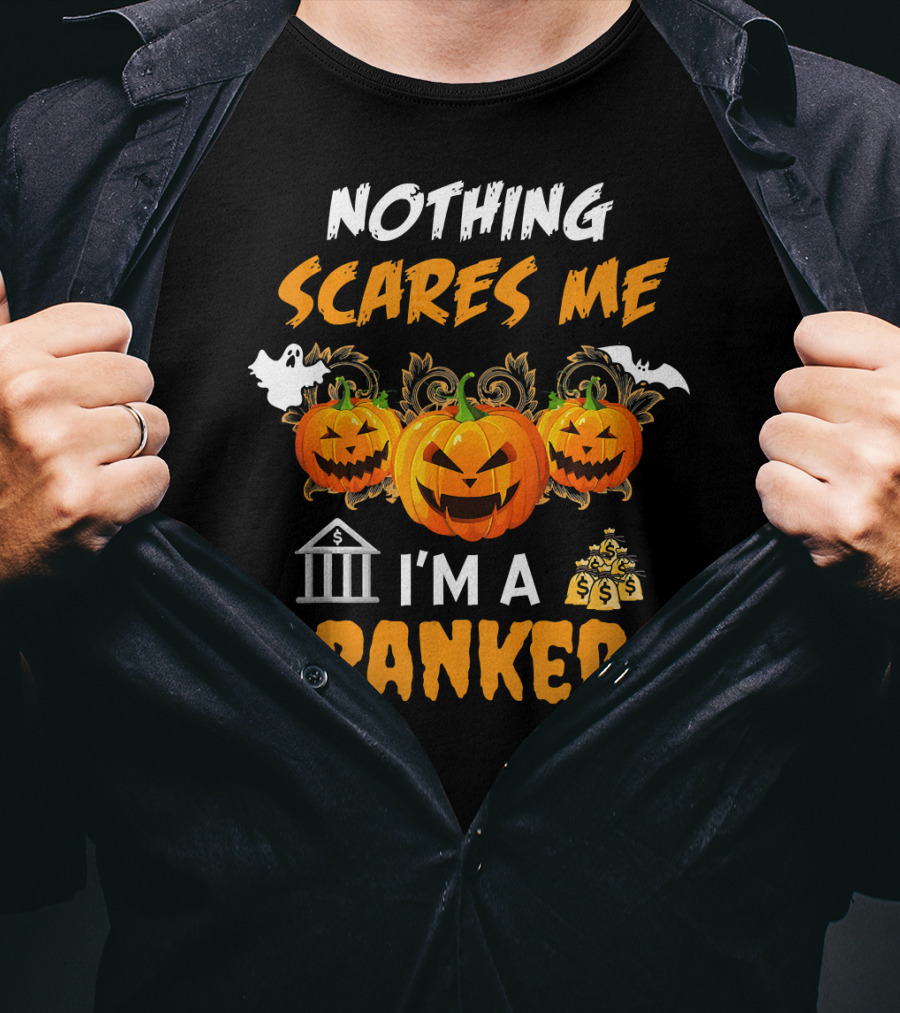 Nothing Scares Me I'm A Banker Funny Halloween Pumpkins Ghost Bat Money T-Shirt
