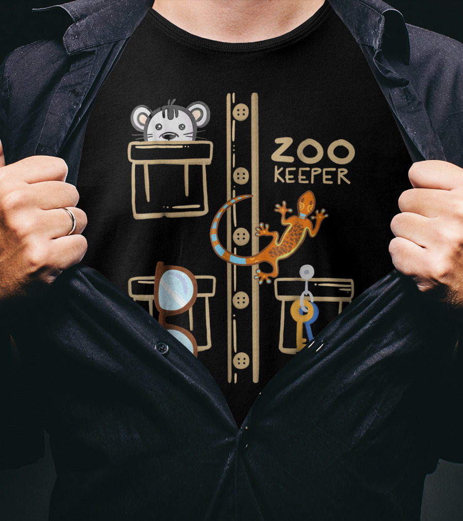 Zookeeper Costume Halloween Jung Zoo Keeper Animal Pockets With Gecko And Key T-Shirt