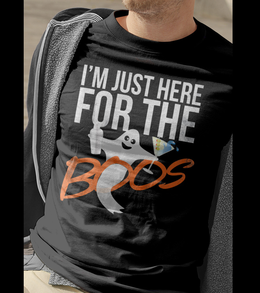 I'm Just Here For The Boos Ghost Holding Cocktail And Drink Shaker T-Shirt