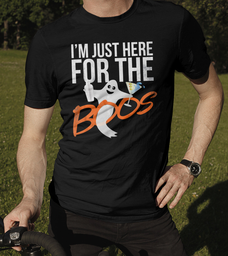 I'm Just Here For The Boos Ghost Holding Cocktail And Drink Shaker T-Shirt