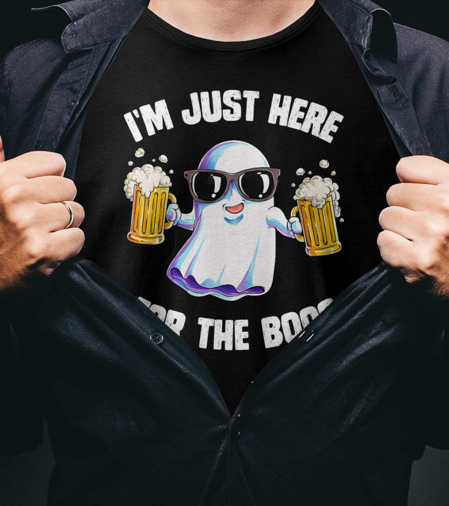I'm Just Here For The Boos Ghost Holding Beer Mugs With Sunglasses T-Shirt