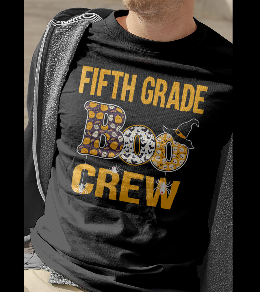 Fifth Grade Boo Crew Teacher Halloween Theme With Witch Hat And Spiders T-Shirt