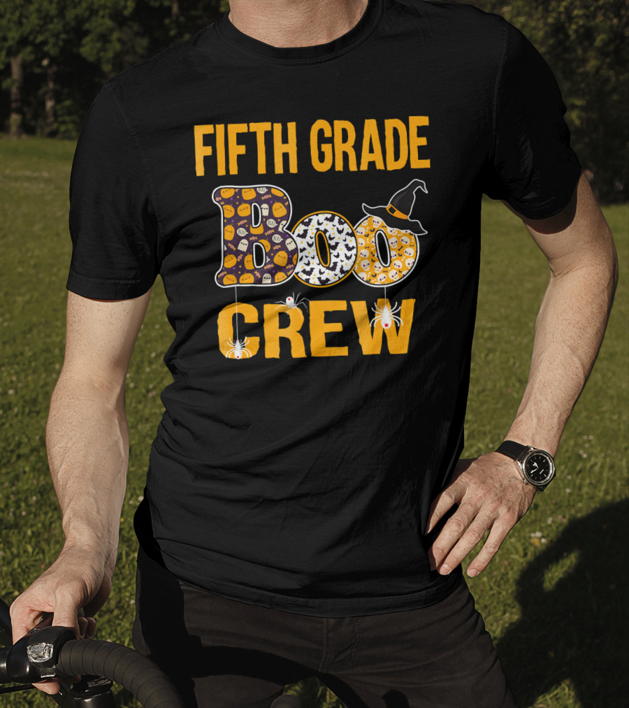 Fifth Grade Boo Crew Teacher Halloween Theme With Witch Hat And Spiders T-Shirt